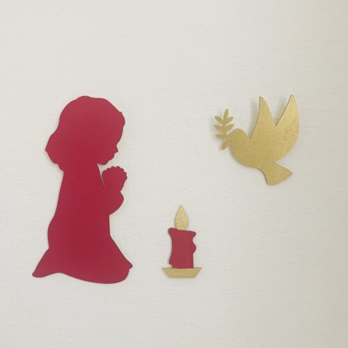 Petite fille rose en prière - Rose framboise