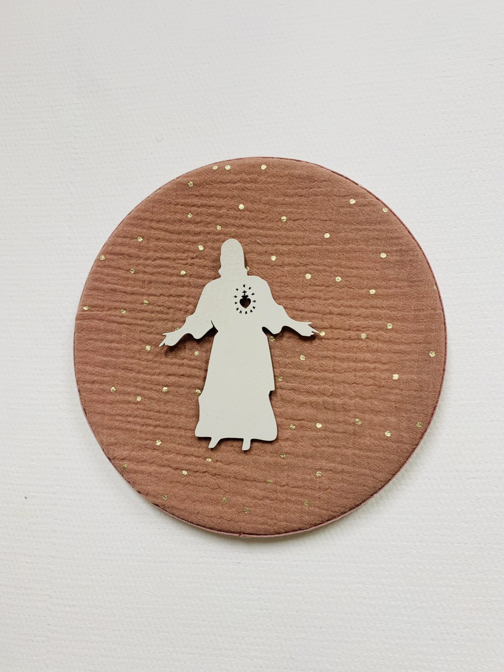 Médaillon liturgique- terracotta pois doré - Christ ressuscité blanc cassé